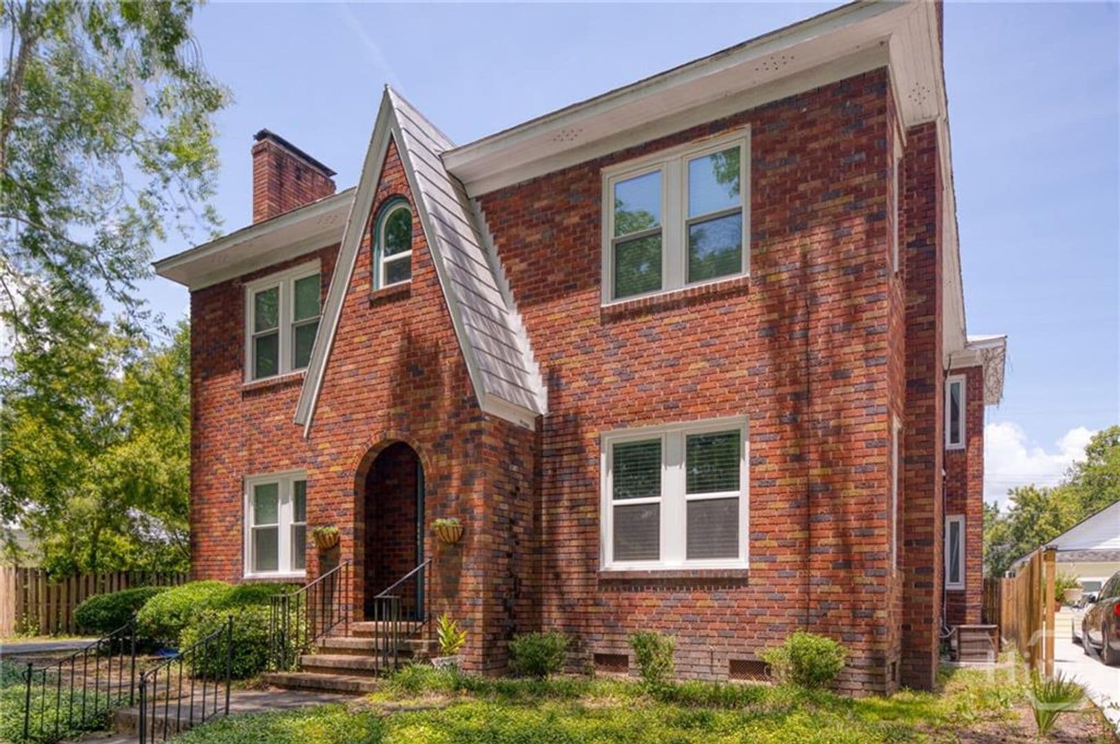 Savannah Apartment: 126 E 53rd St