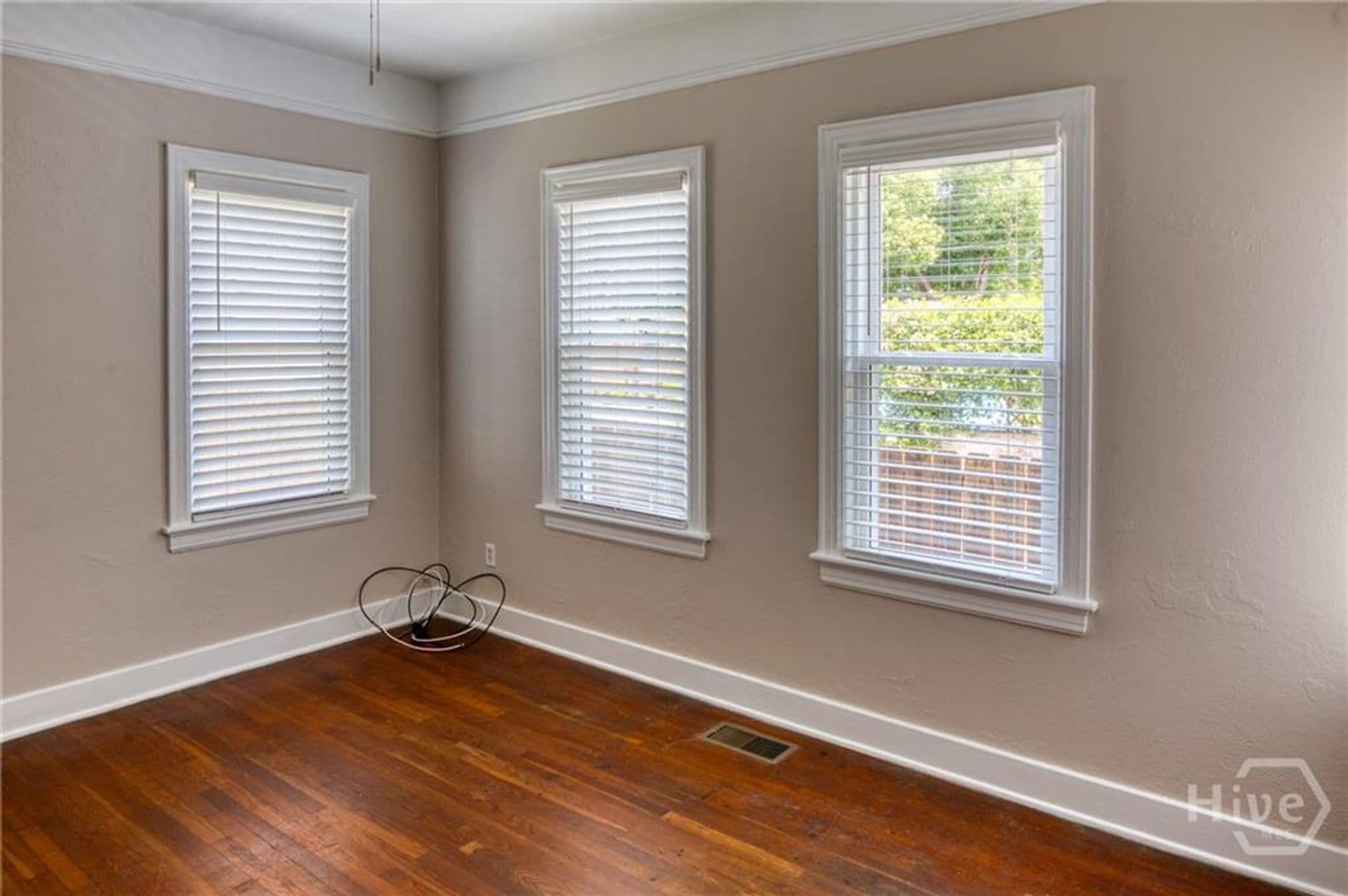 Savannah Apartment: 126 E 53rd St