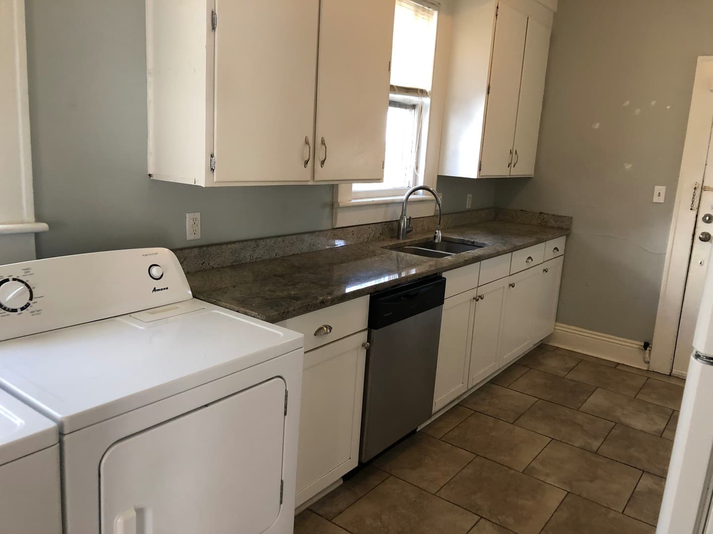 Savannah Apartment: 516 E. 48th St.