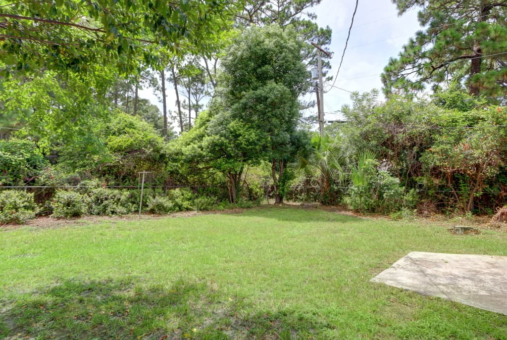 Savannah House: 2240 Daffin Dr.