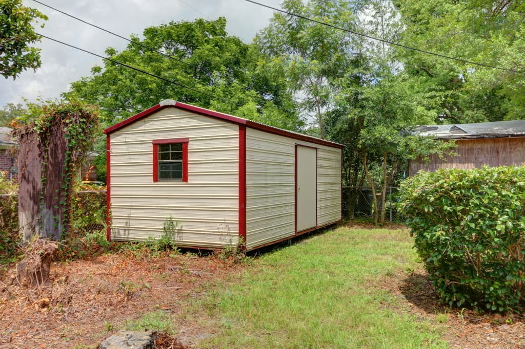 Savannah House: 2240 Daffin Dr.