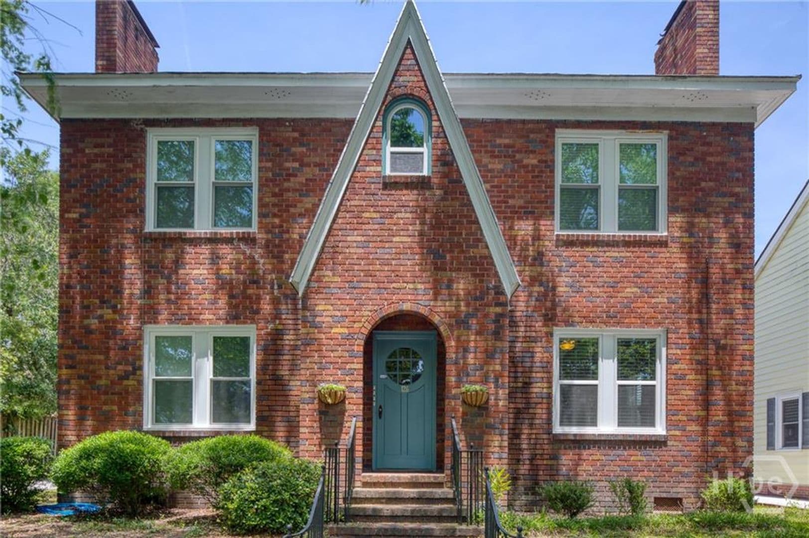 Savannah Apartment: 126 E 53rd St