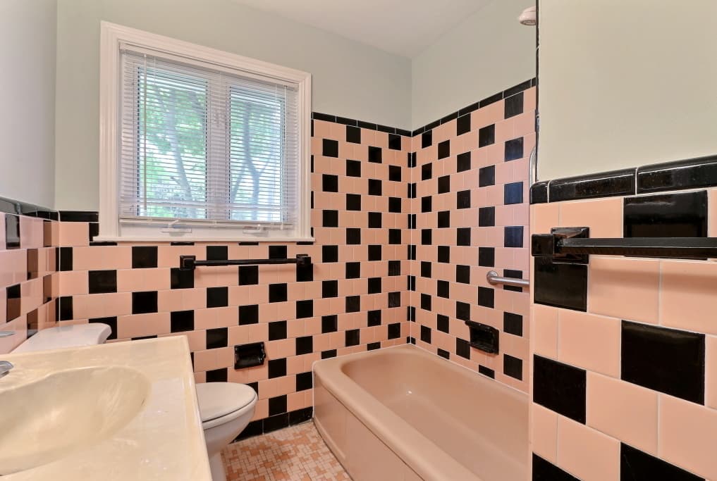 Savannah House: 2240 Daffin Dr.
