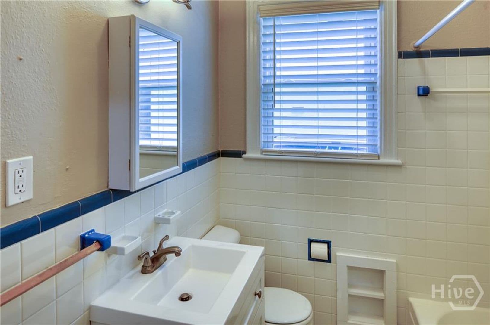 Savannah Apartment: 126 E 53rd St