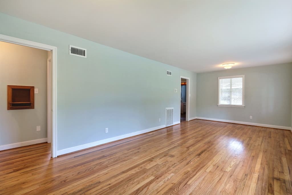 Savannah House: 2240 Daffin Dr.