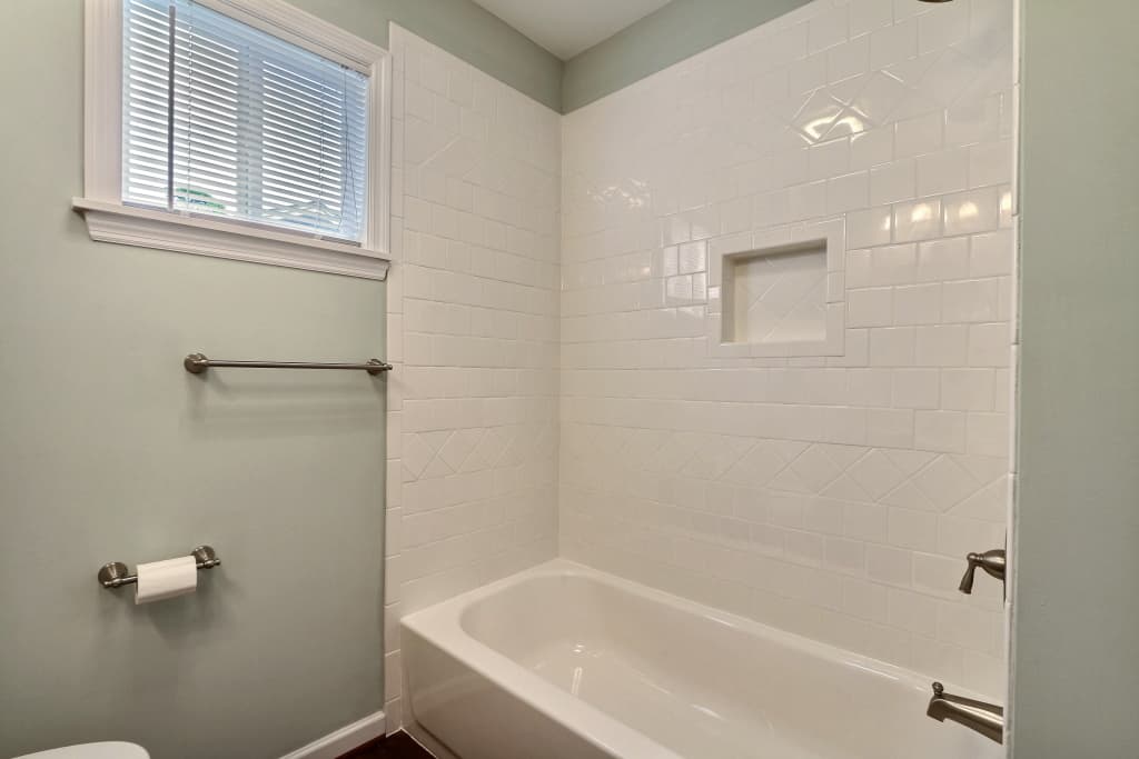 Savannah House: 2240 Daffin Dr.