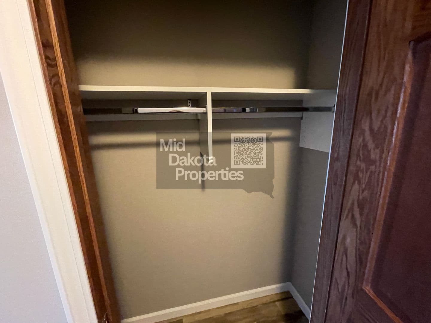 Mitchell Apartment: 111 E Juniper