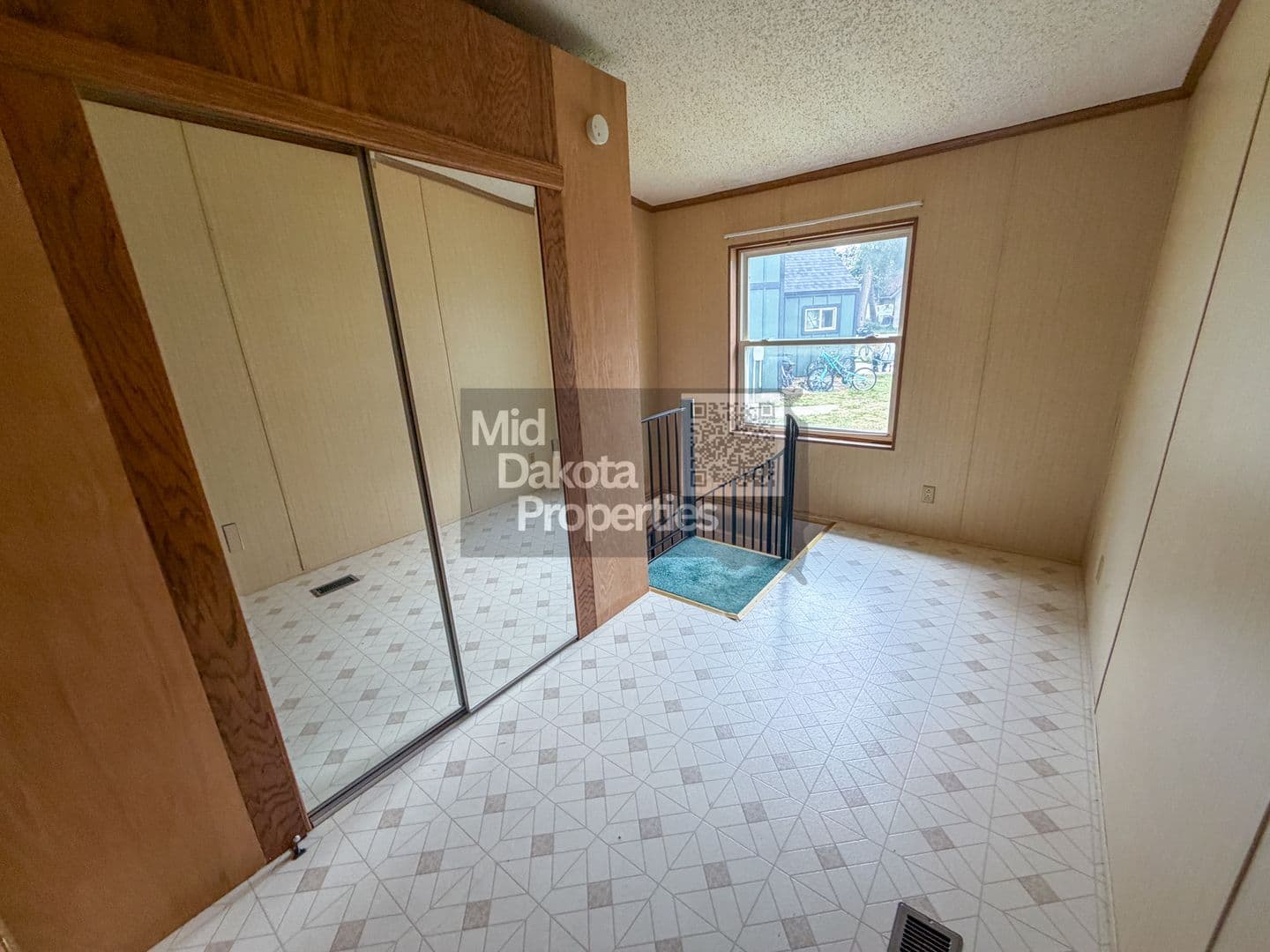 Mitchell Apartment: 624 N Langdon
