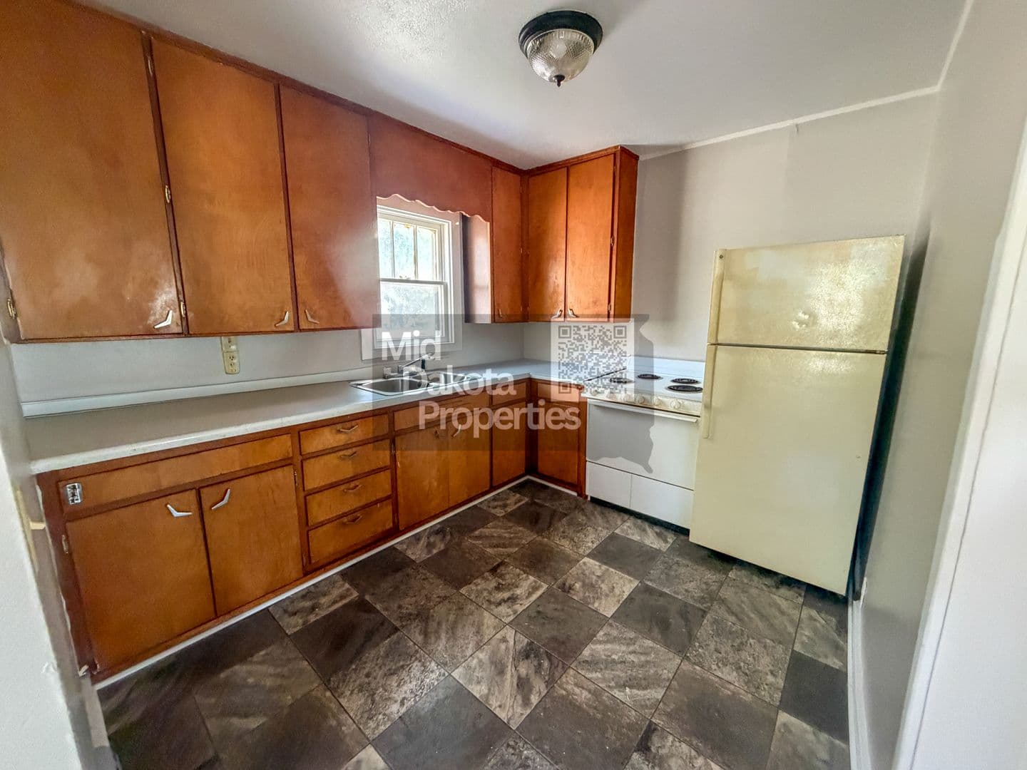 Mitchell House: 623 N Edmunds