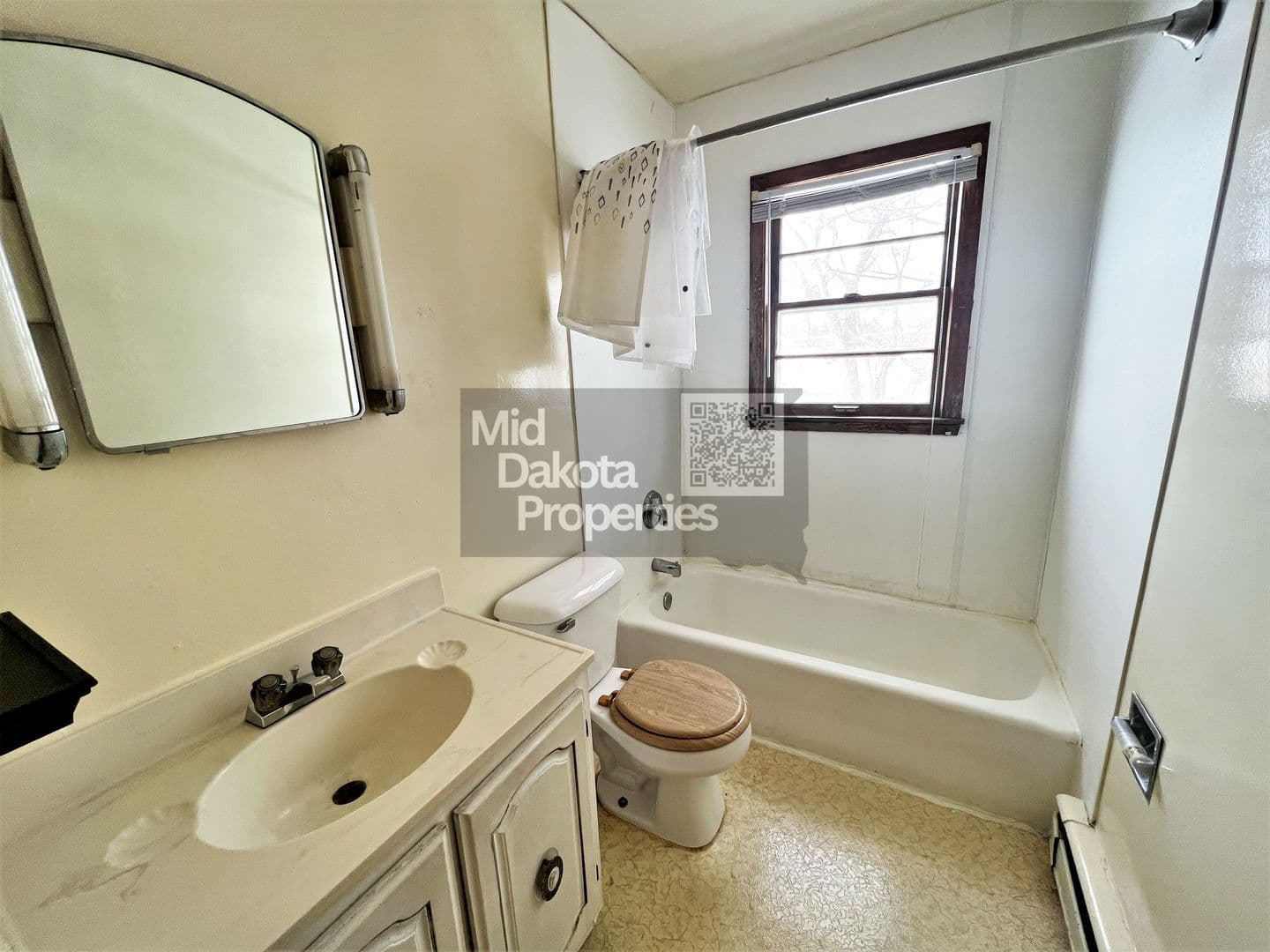 Mitchell Apartment: 614 E 11th