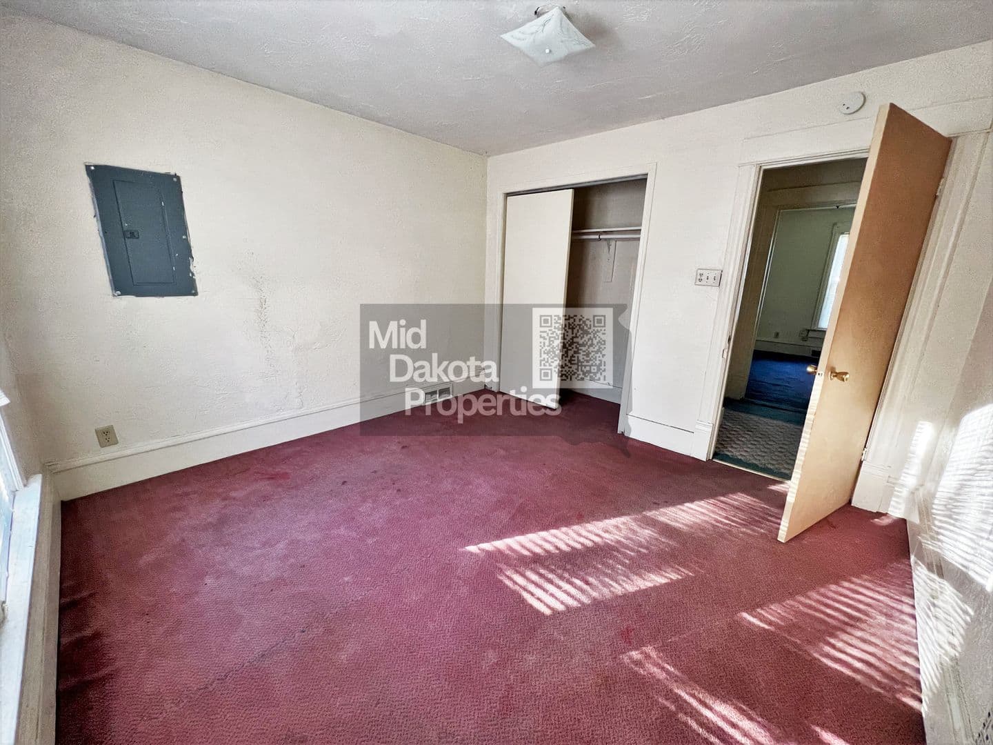 Mitchell Apartment: 915 W 4th