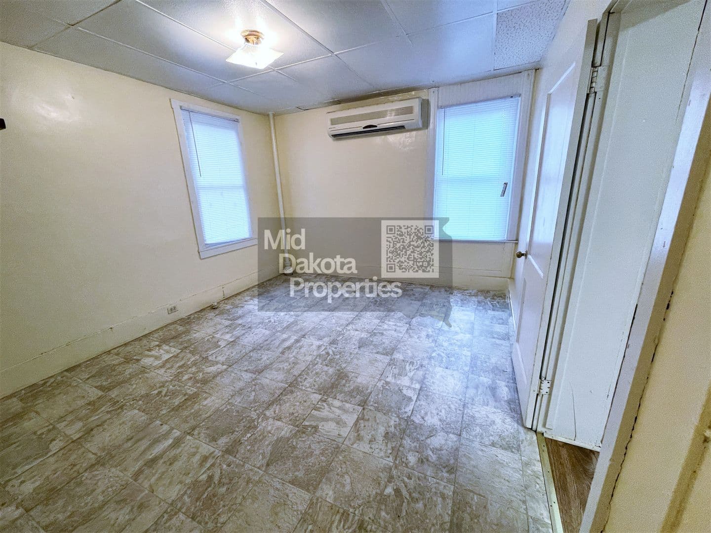 Mitchell Apartment: 1123 E 2nd