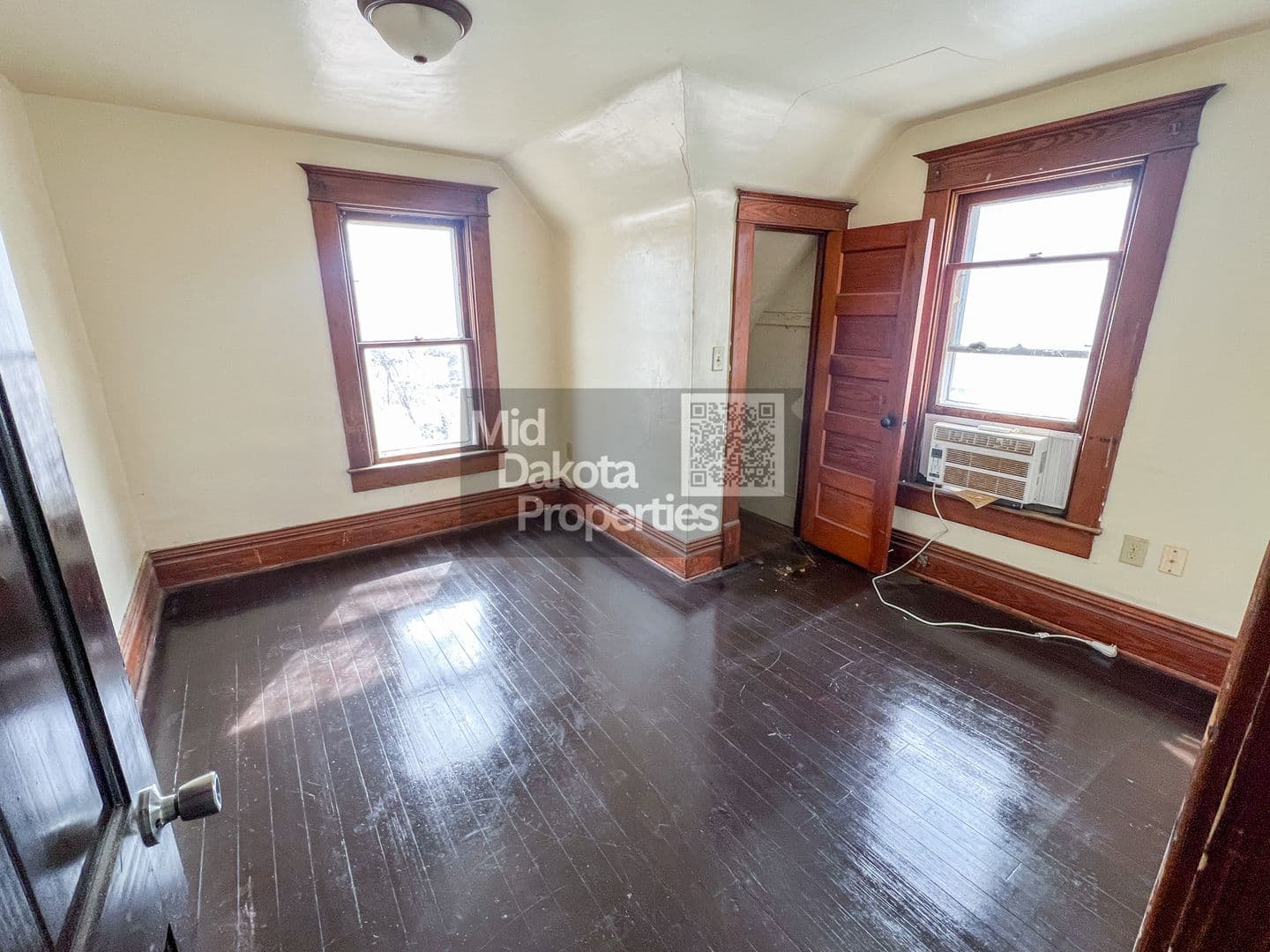 Mitchell House: 401 W 11th