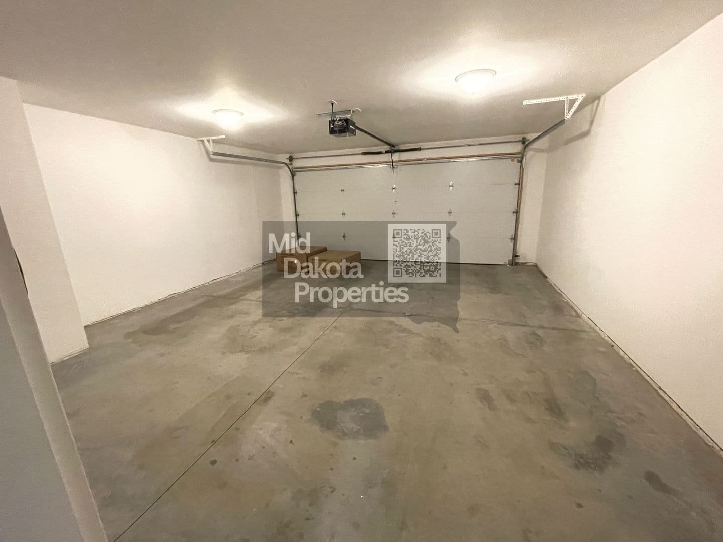Mitchell Apartment: 109 E Juniper