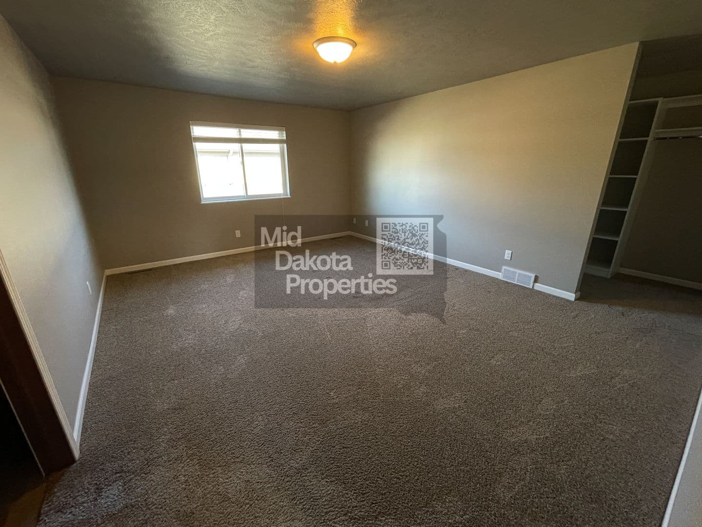 Mitchell Apartment: 111 E Juniper