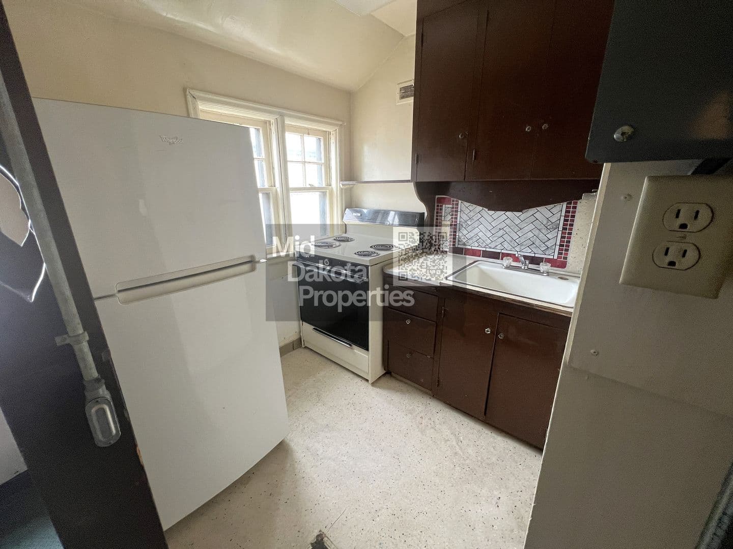 Mitchell Apartment: 125, 127, 127 1/2,129, 131, 133, 135 E 2nd
