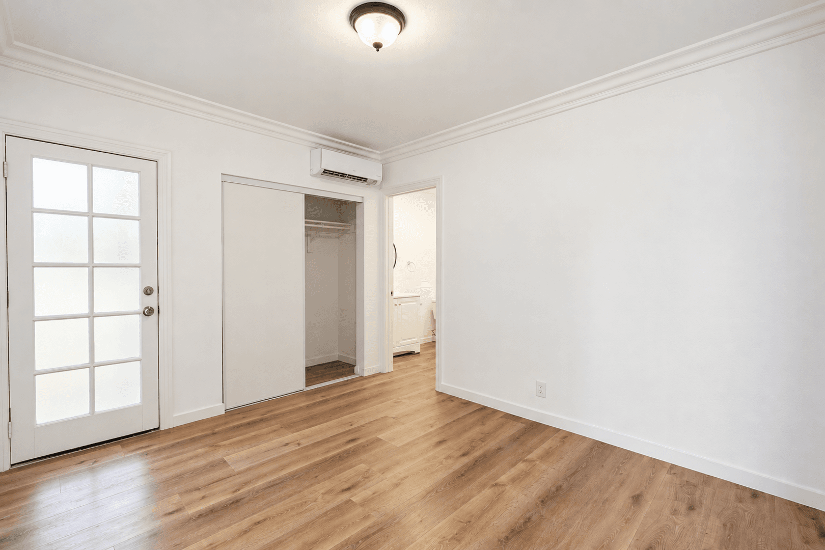 Riverside Apartment: 7456 Kingsley Way