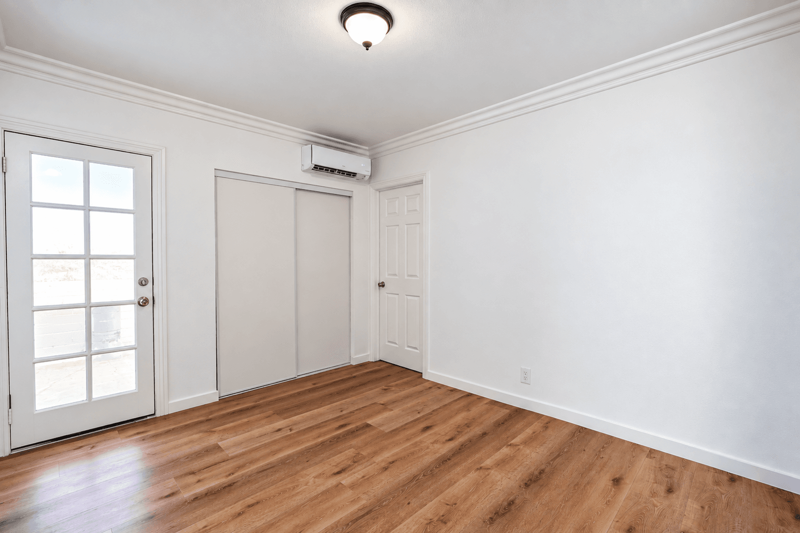 Riverside Apartment: 7456 Kingsley Way