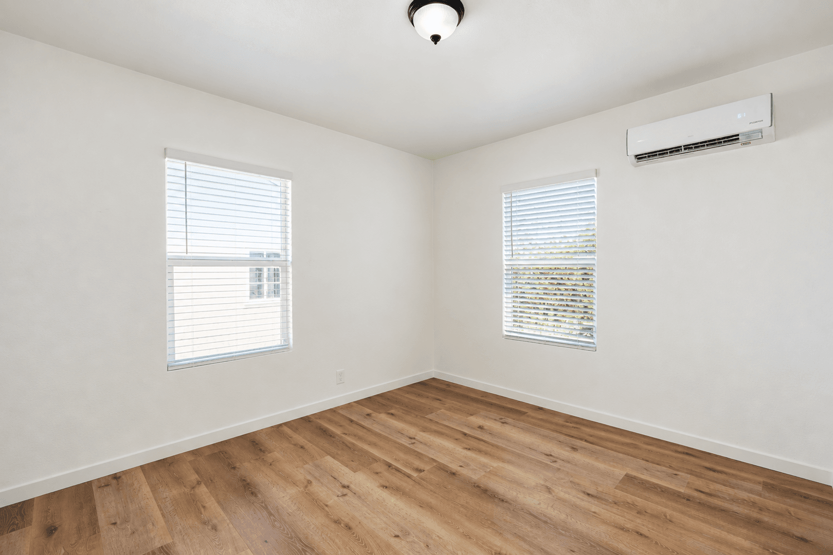 Riverside Apartment: 7456 Kingsley Way
