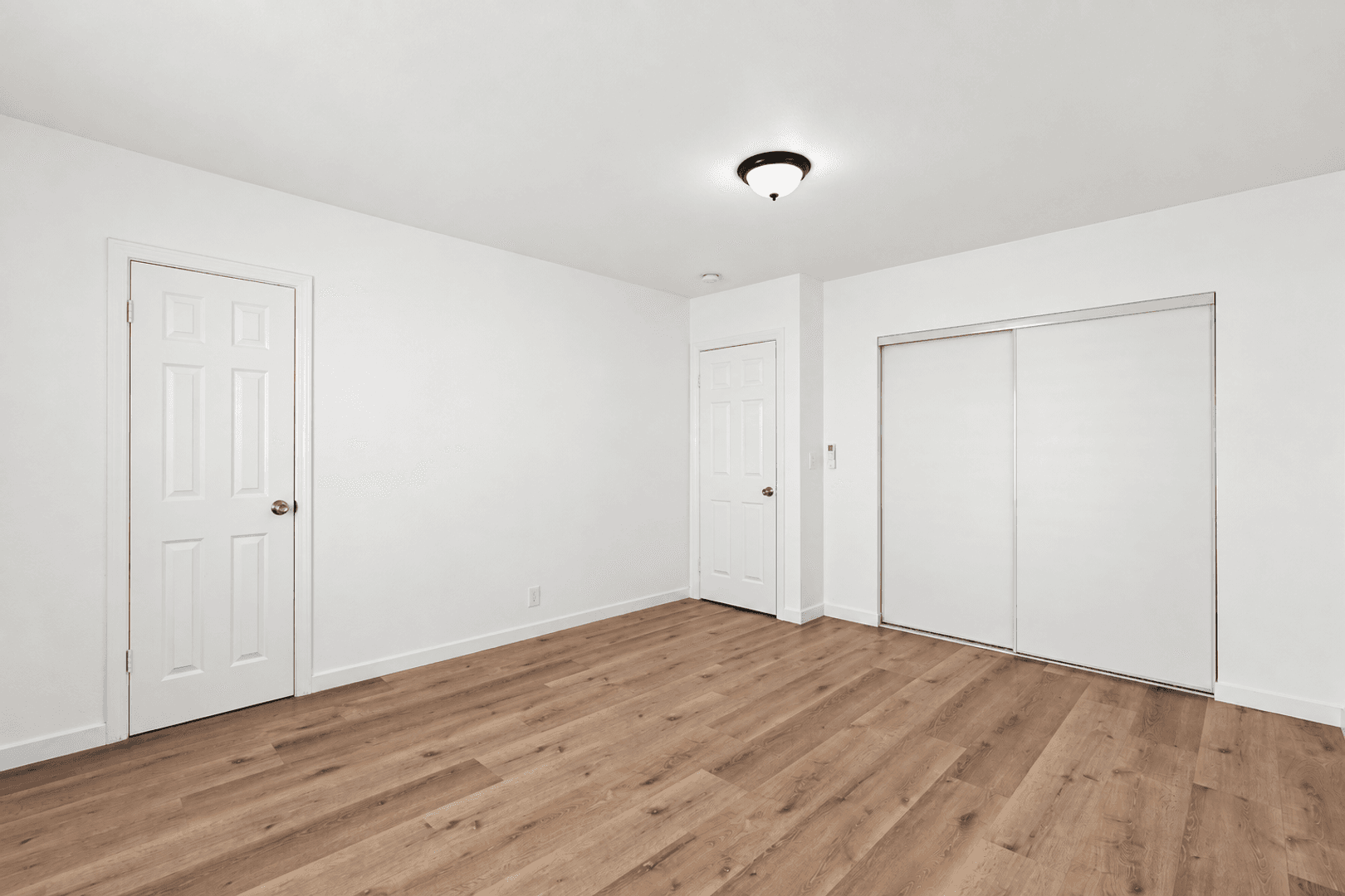 Riverside Apartment: 7456 Kingsley Way