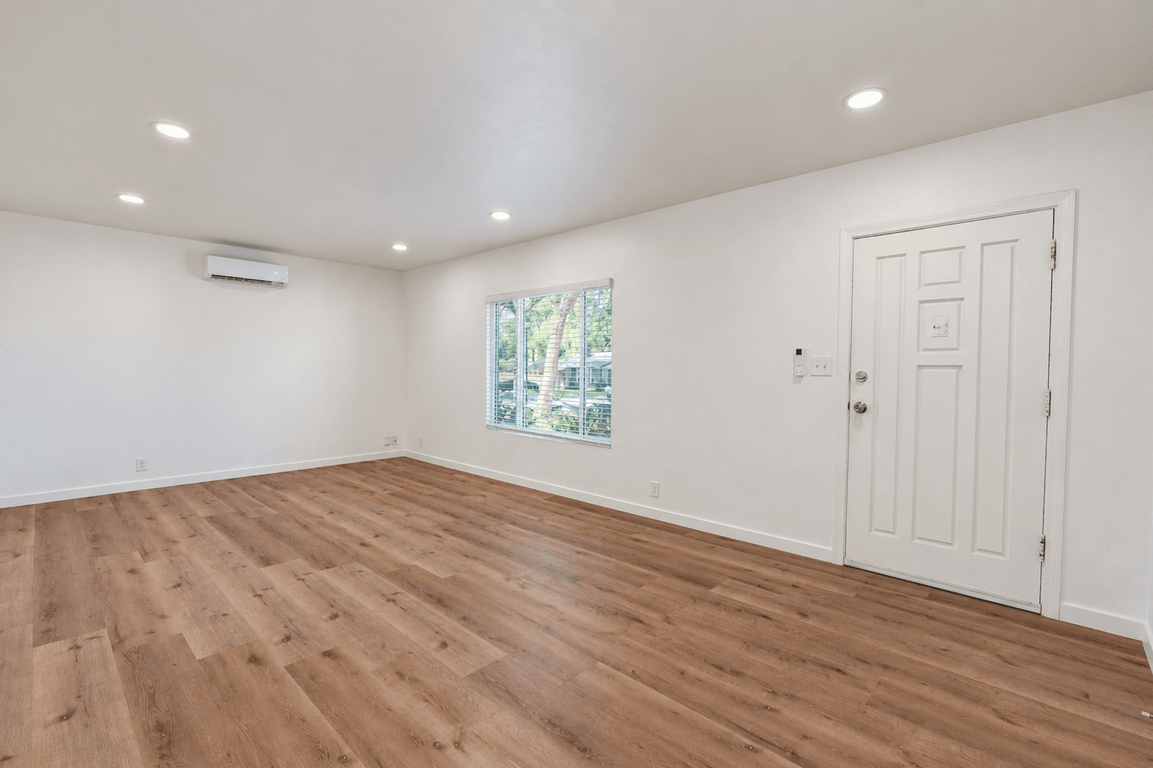 Riverside Apartment: 7456 Kingsley Way