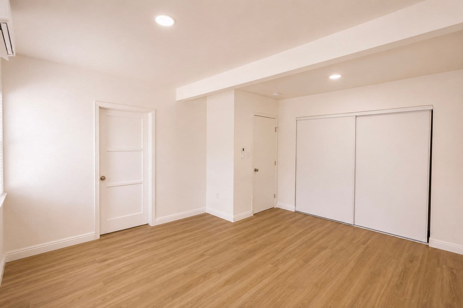 Riverside Apartment: 4723 Arlington Avenue