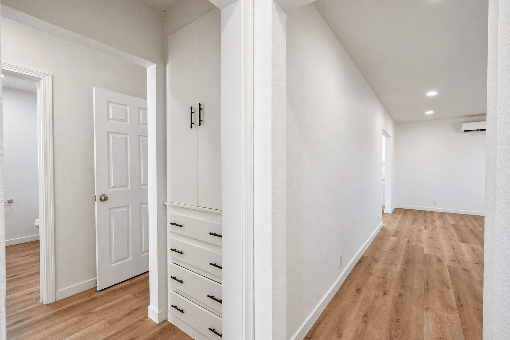 Riverside Apartment: 7456 Kingsley Way