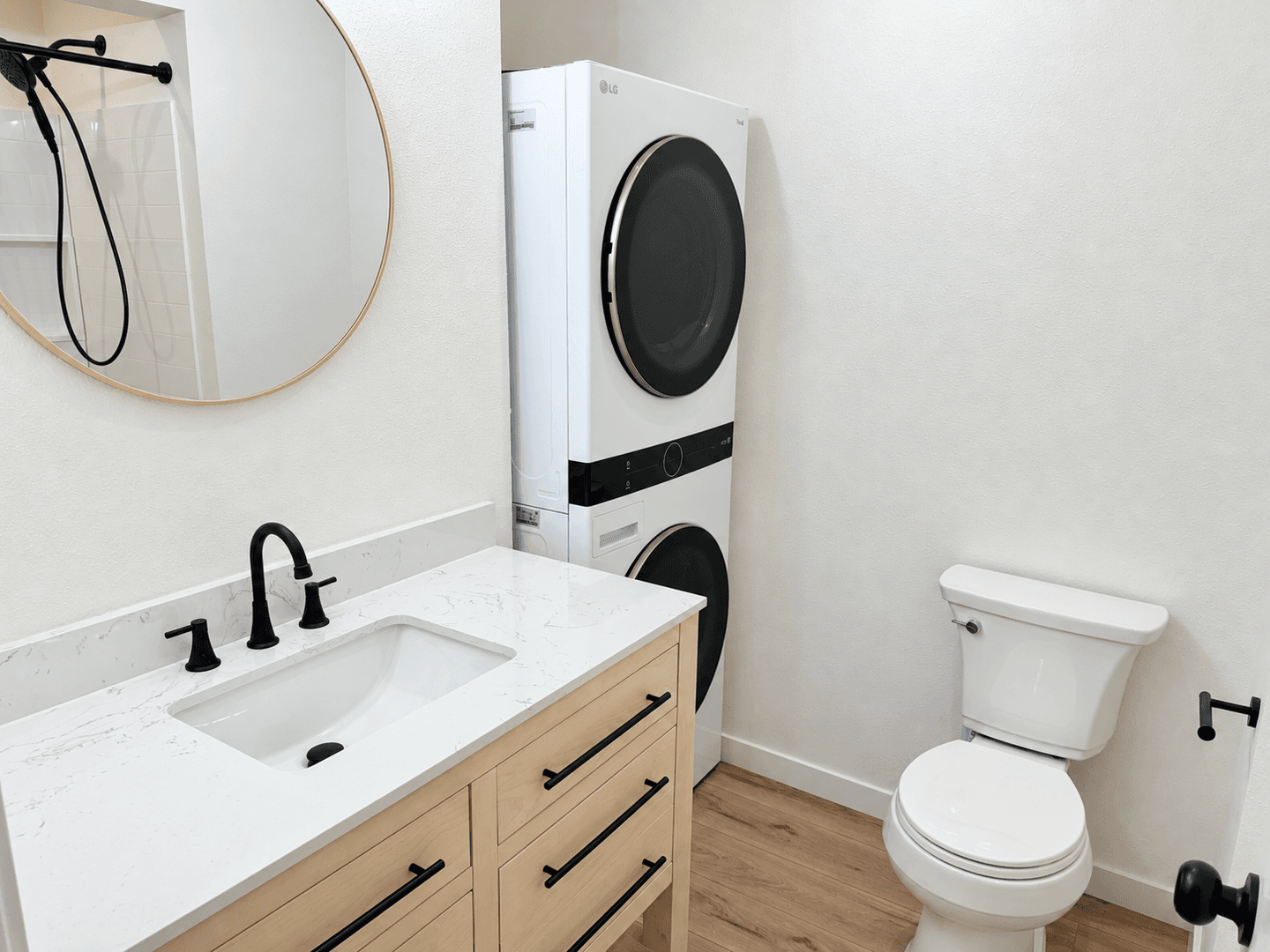 Riverside Apartment: 2604 Orange Vale Lane