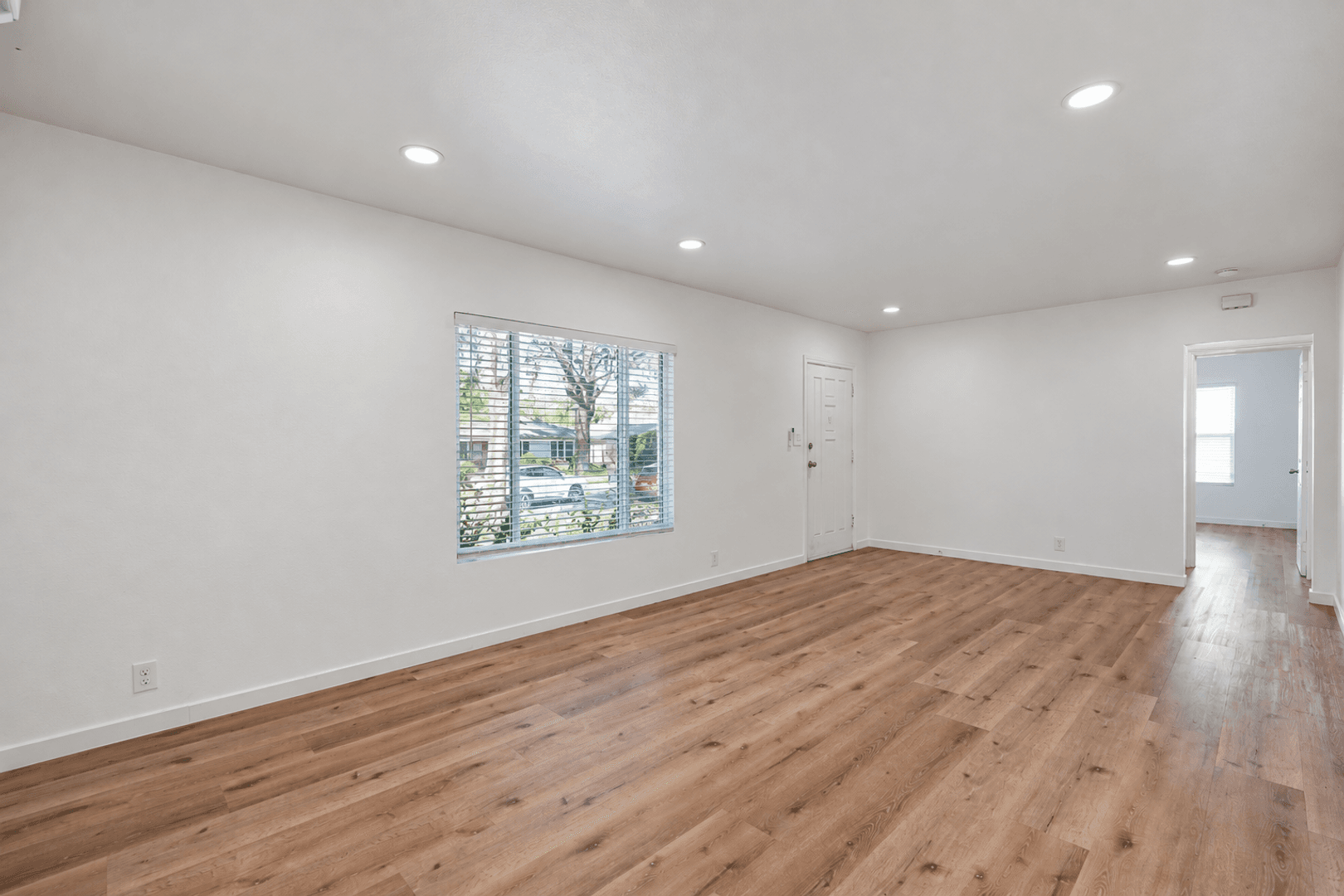 Riverside Apartment: 7456 Kingsley Way