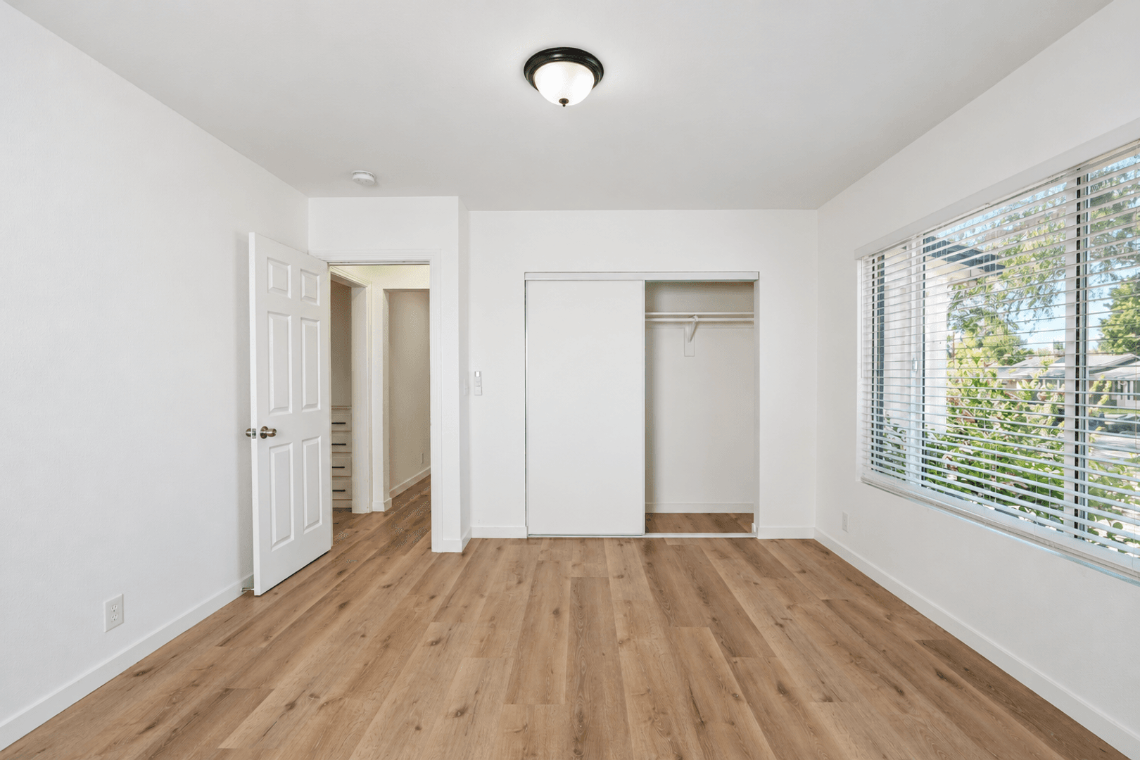 Riverside Apartment: 7456 Kingsley Way