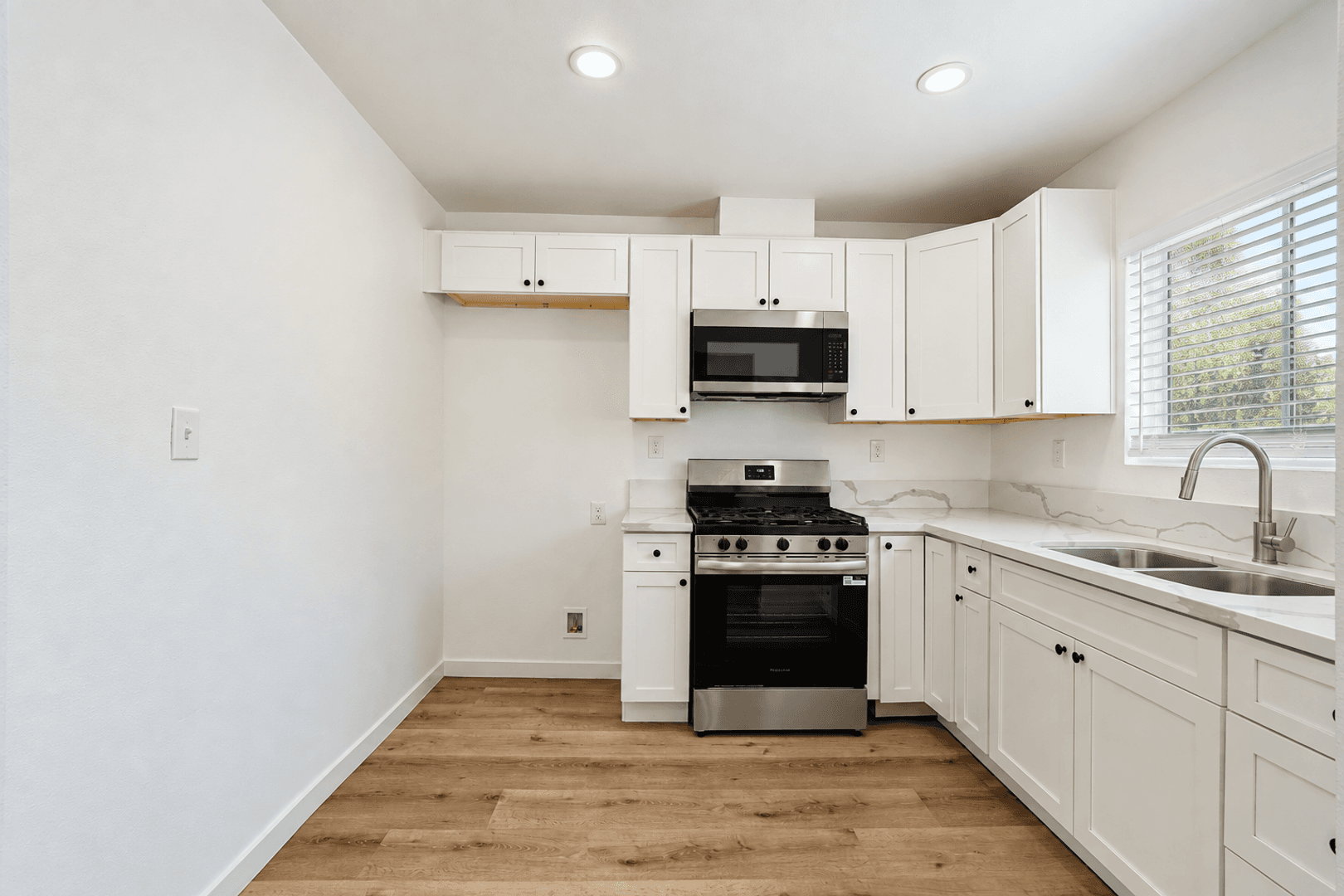Riverside Apartment: 7456 Kingsley Way