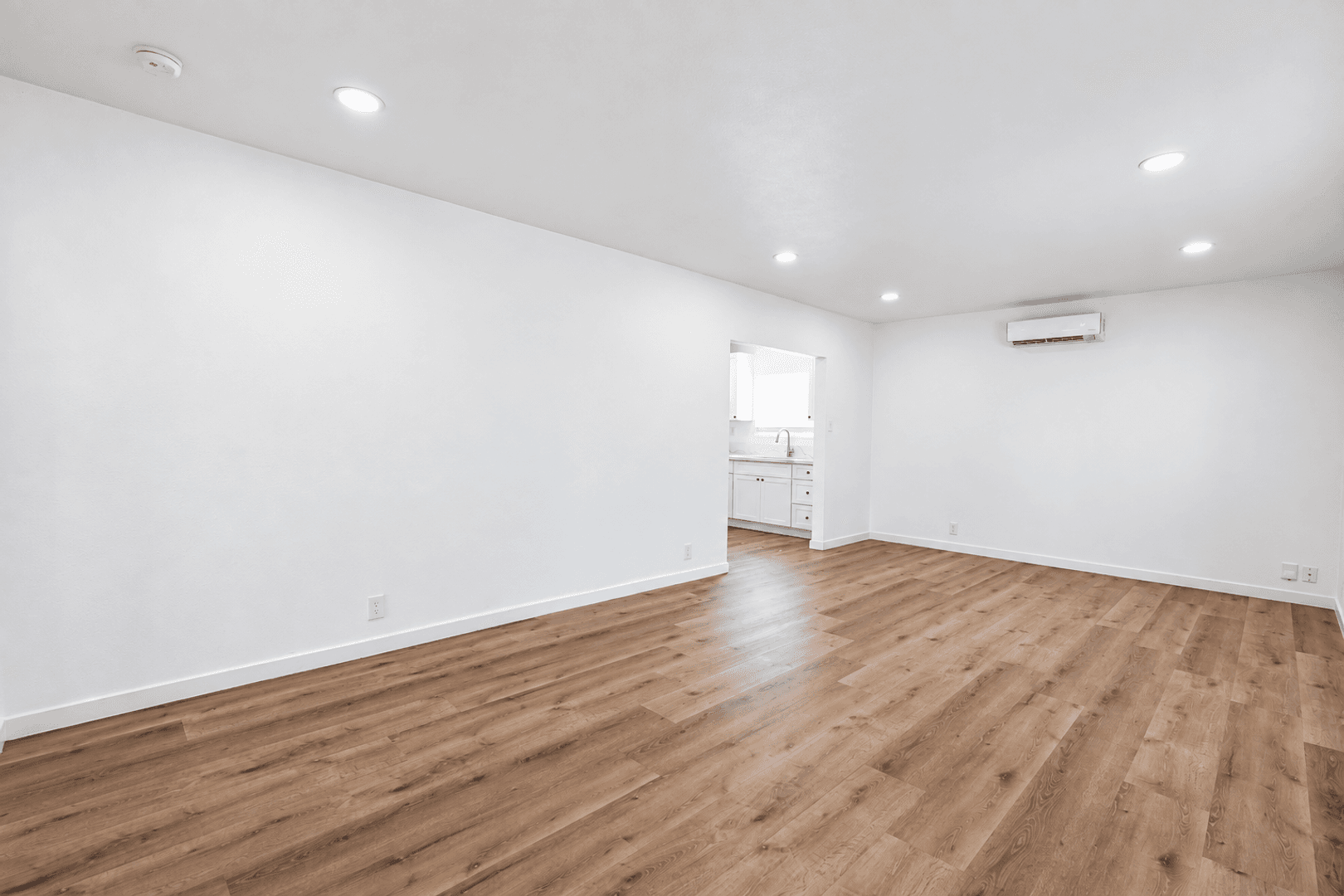 Riverside Apartment: 7456 Kingsley Way