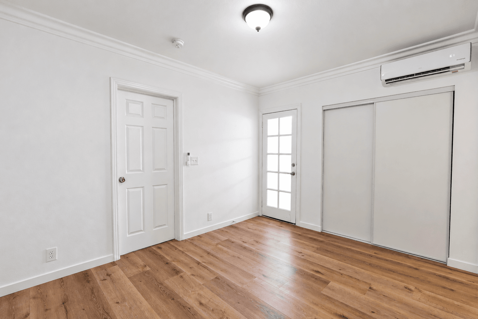 Riverside Apartment: 7456 Kingsley Way
