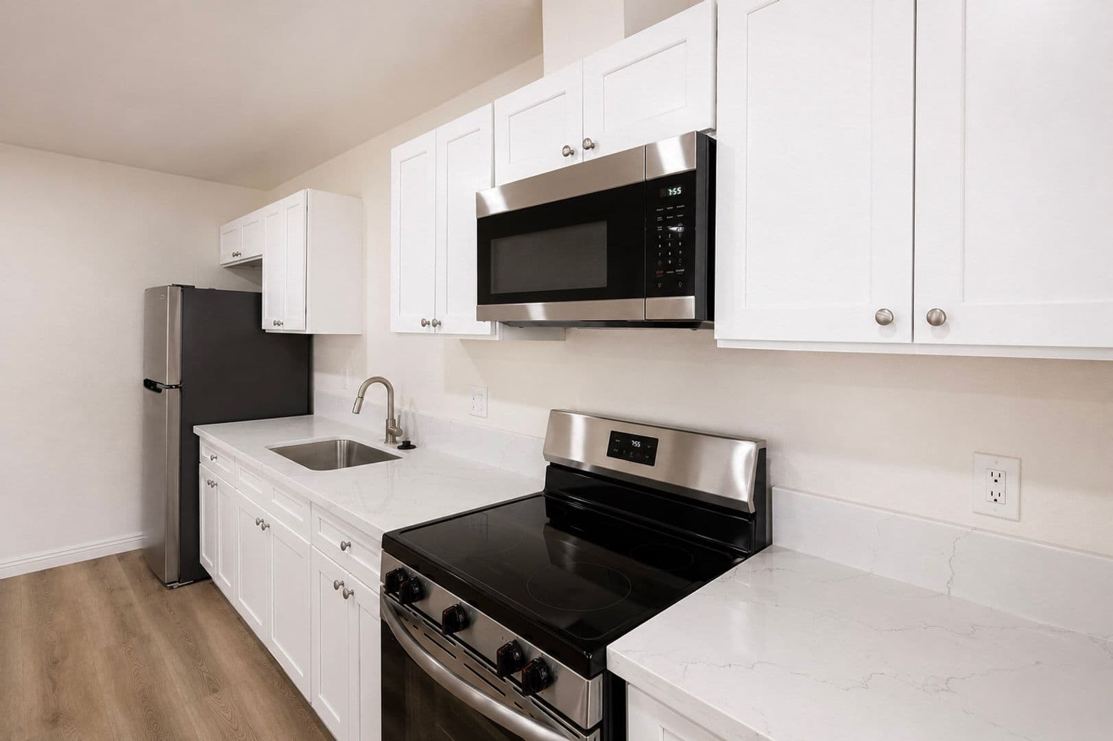 Riverside Apartment: 4723 Arlington Avenue
