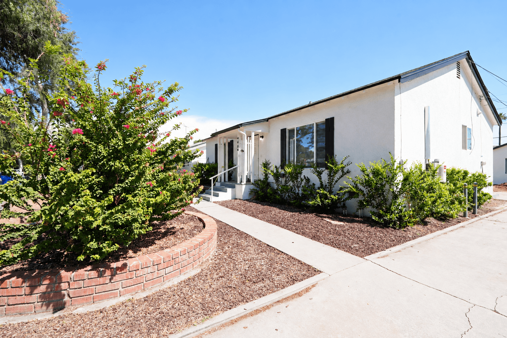 Riverside Apartment: 7456 Kingsley Way