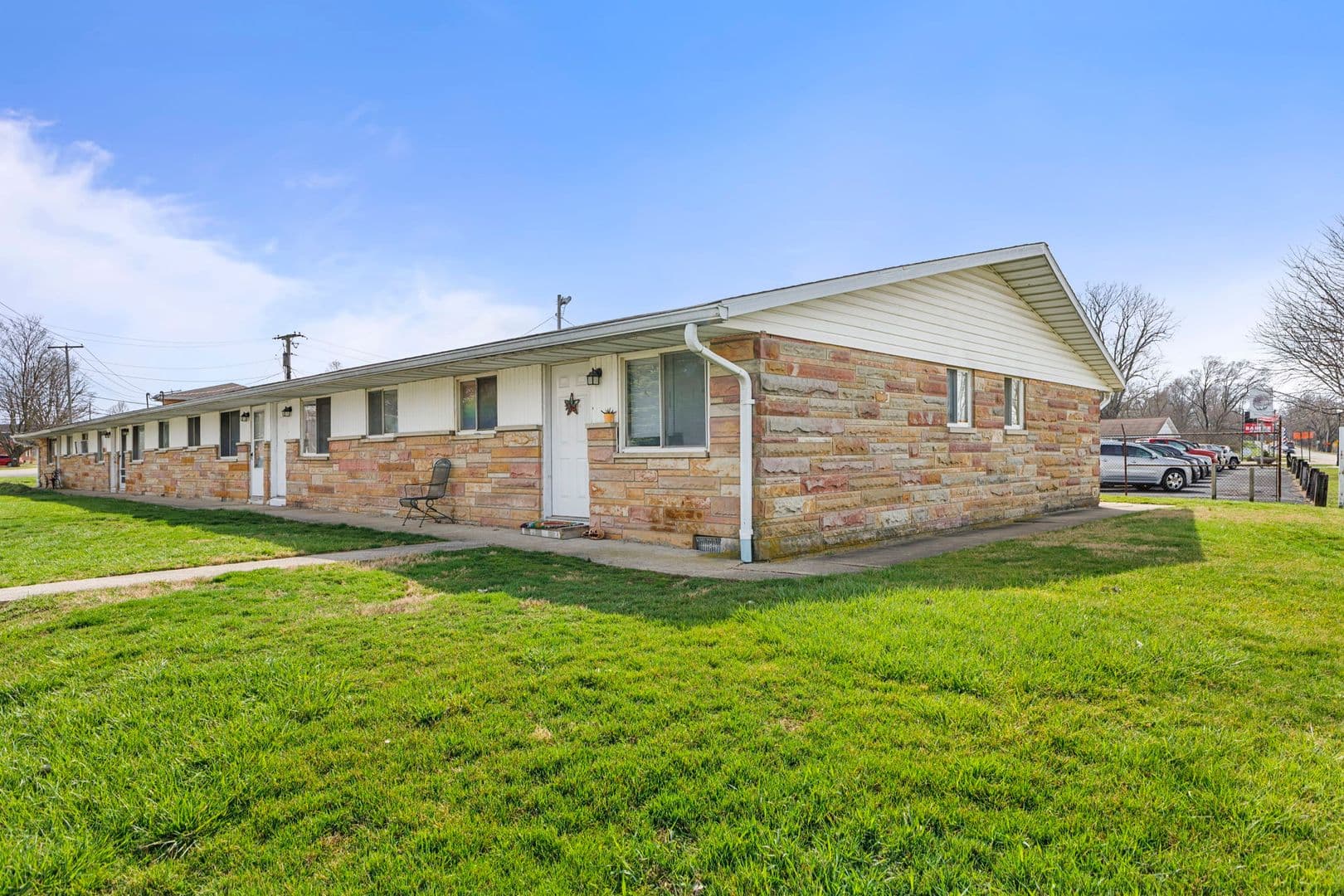 Yorktown Apartment: 2301 S Marsh Ave