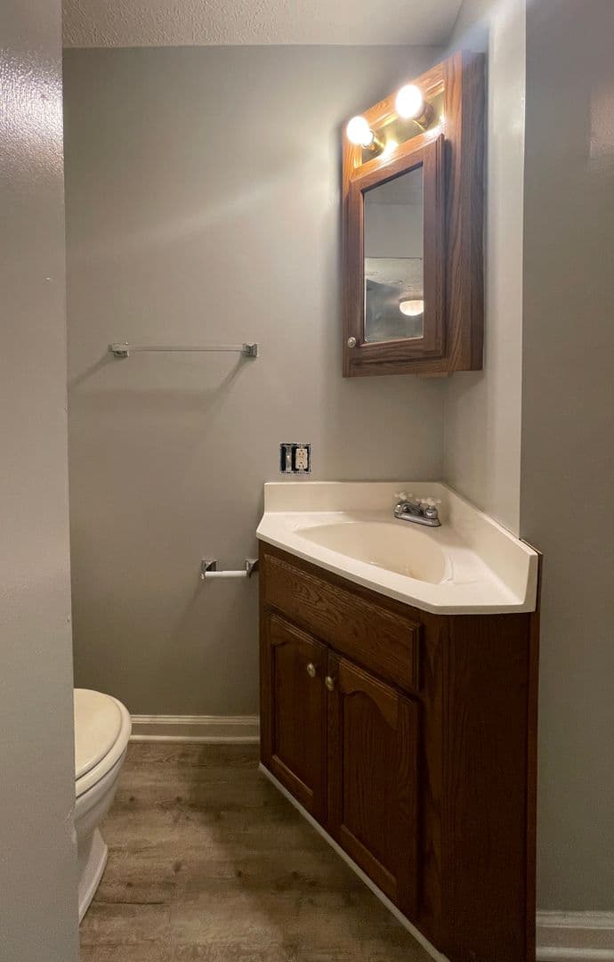 Muncie Apartment: 9012 W Jackson St