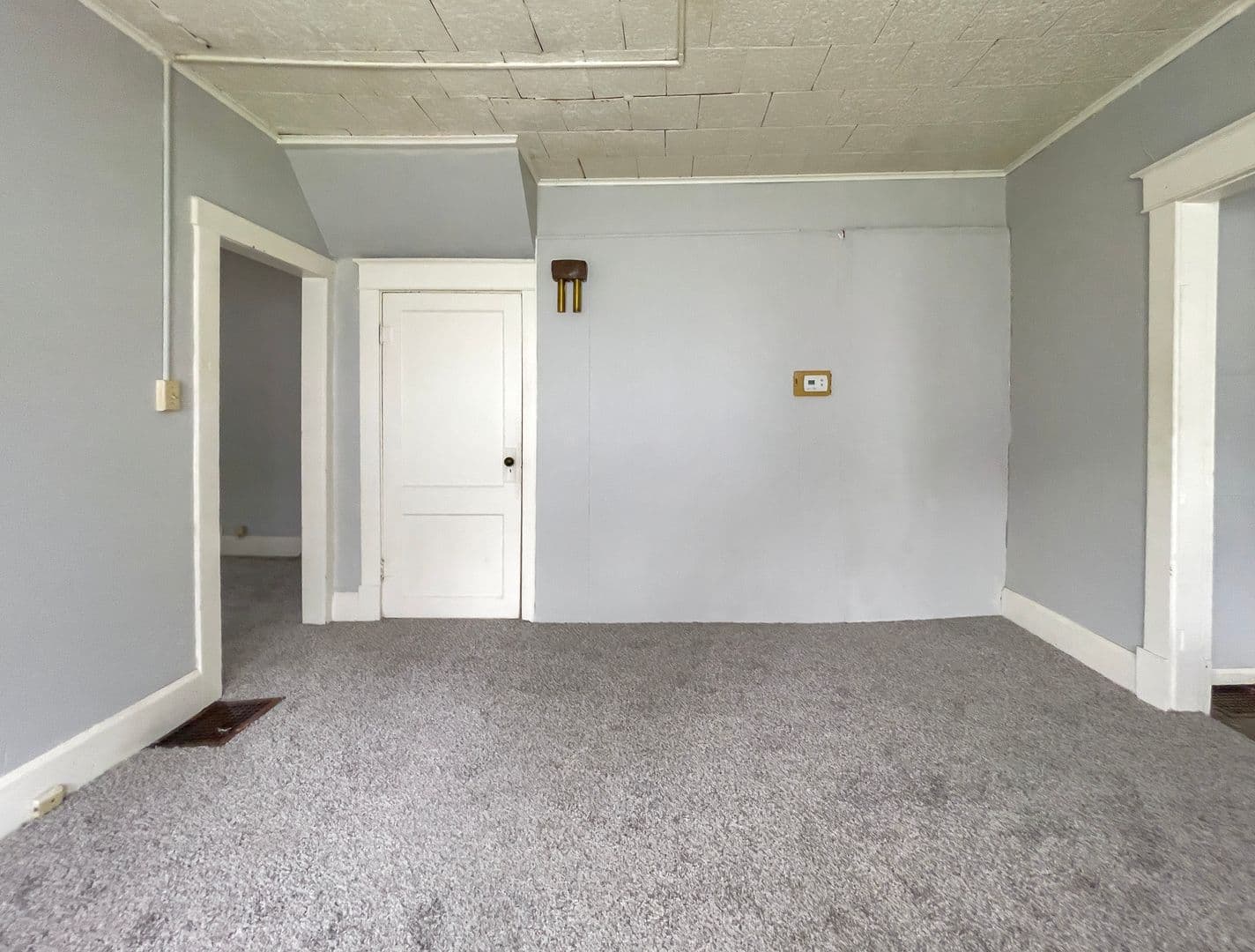 Muncie Apartment: 218 S Martin Ave
