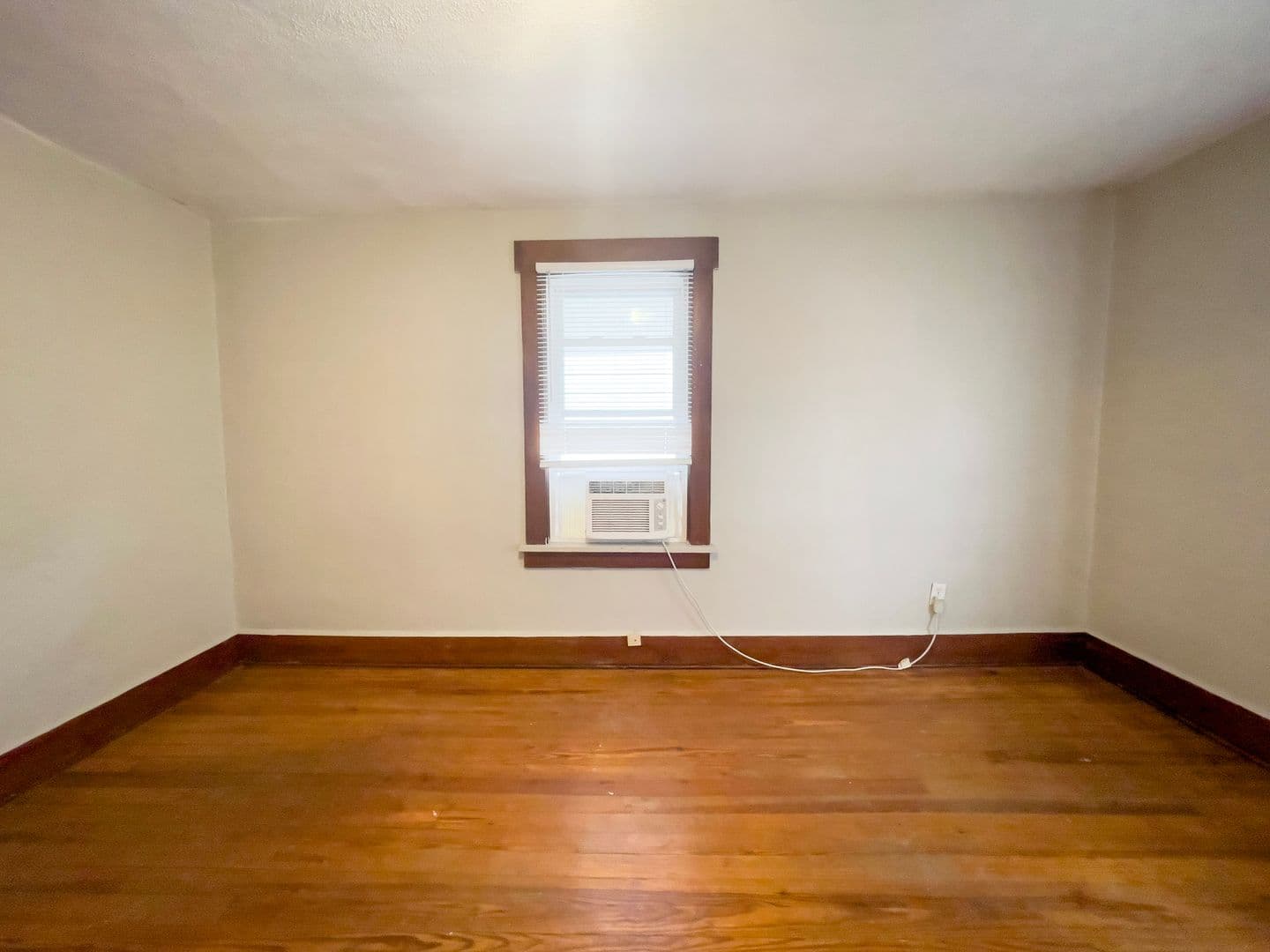 Muncie House: 1405 W Jackson St
