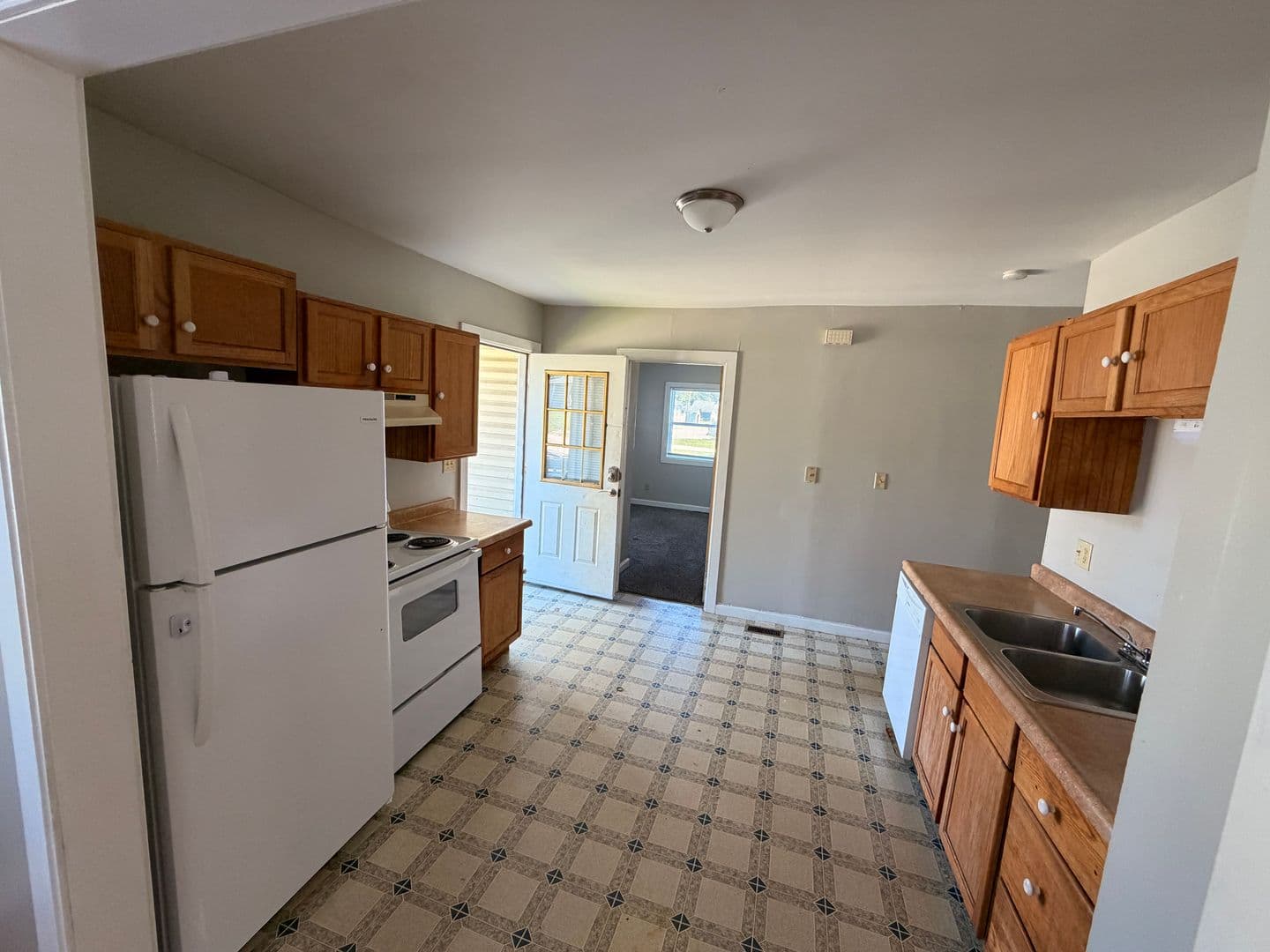 Muncie House: 2020 N Glenwood Ave.