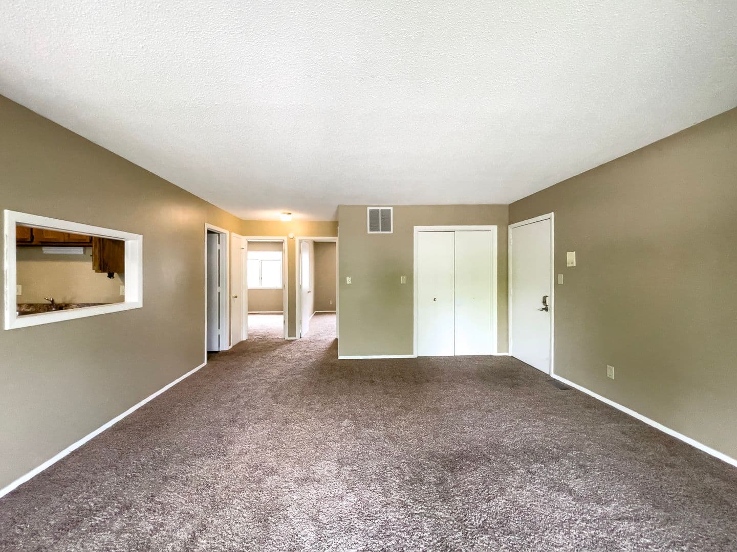 Muncie Apartment: 920 N. Linden St. Apt 13