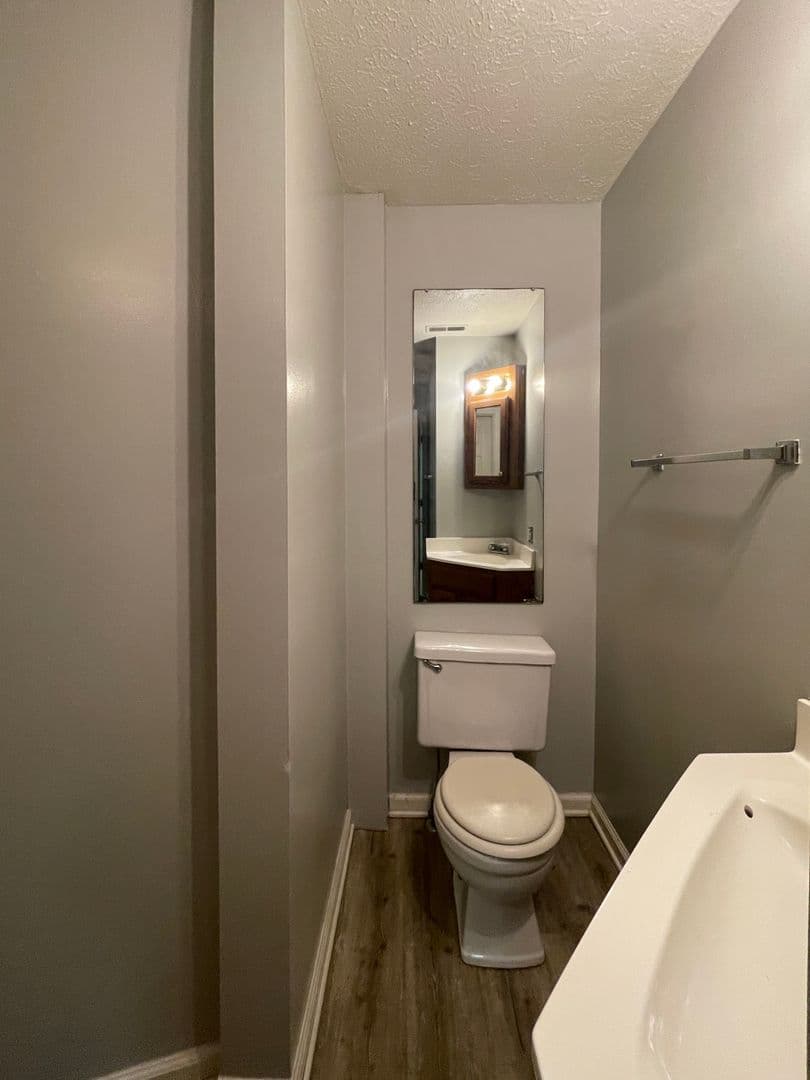 Muncie Apartment: 9012 W Jackson St