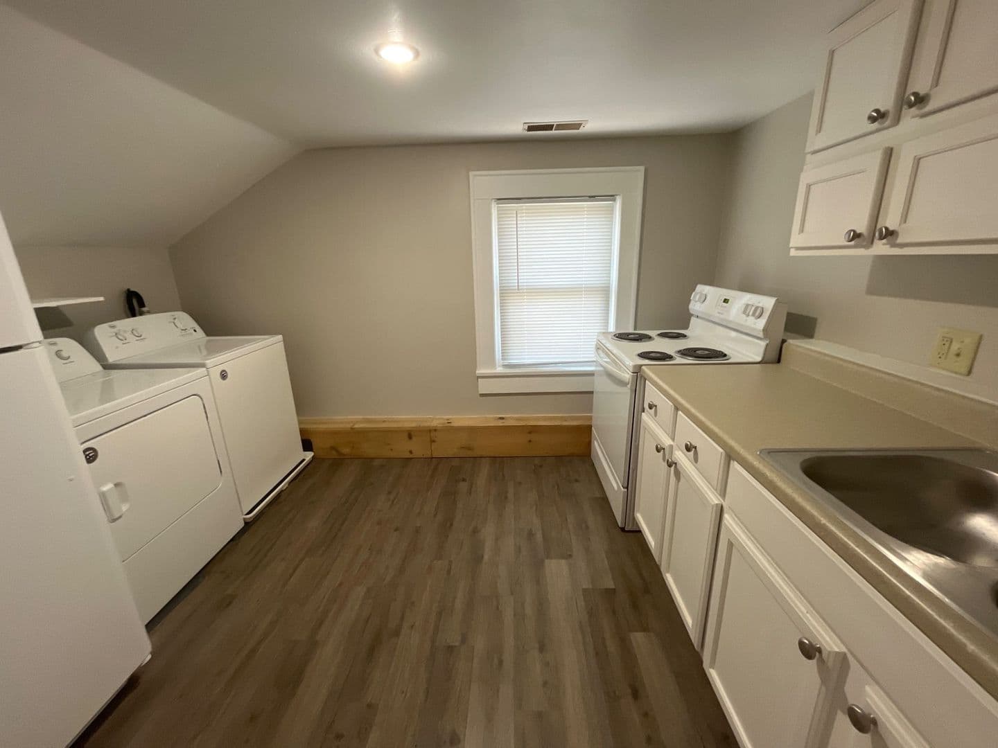 Muncie Apartment: 210 S Nichols Ave.