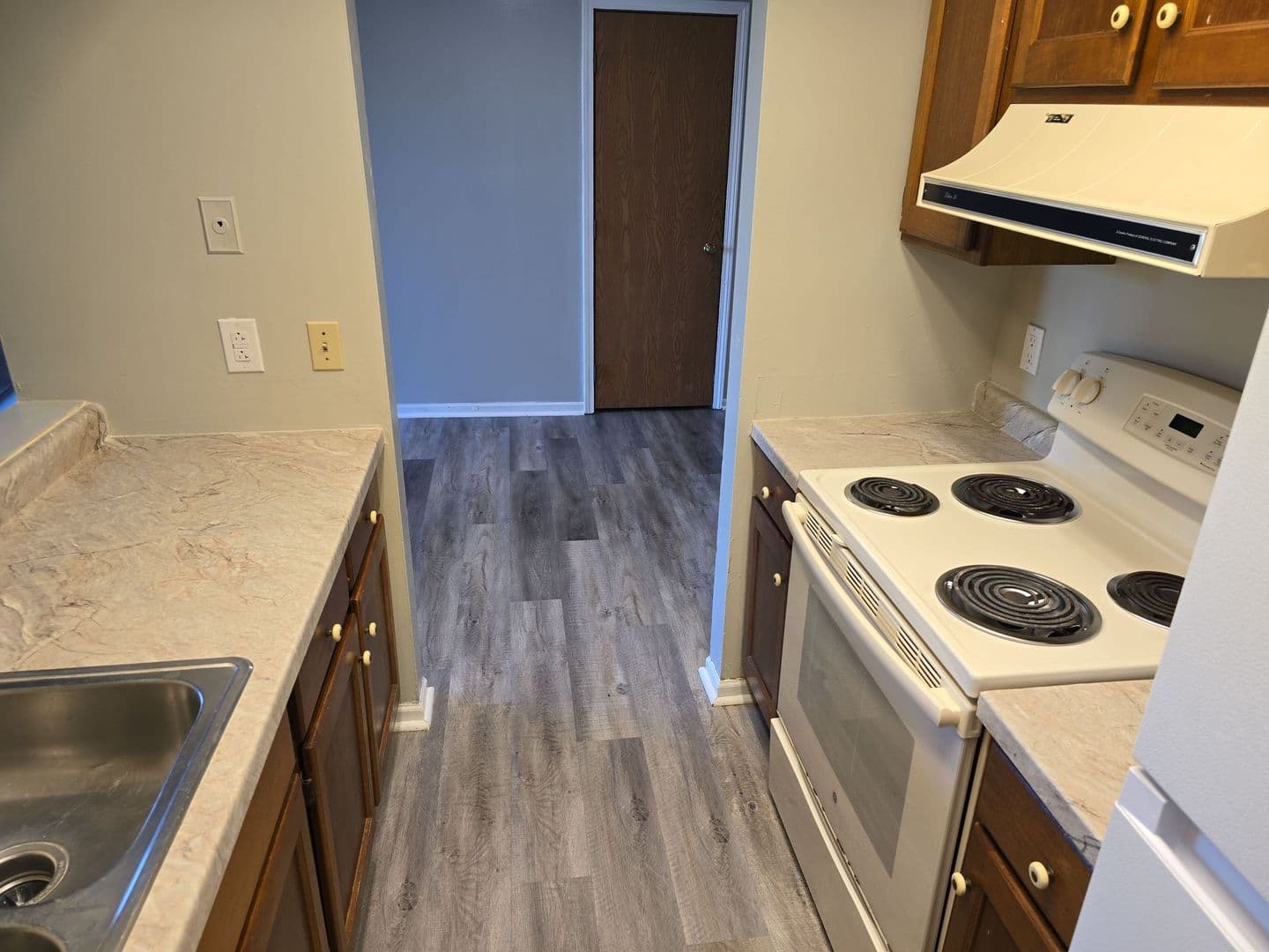 Woodburn Apartment: 22156 Maple Court