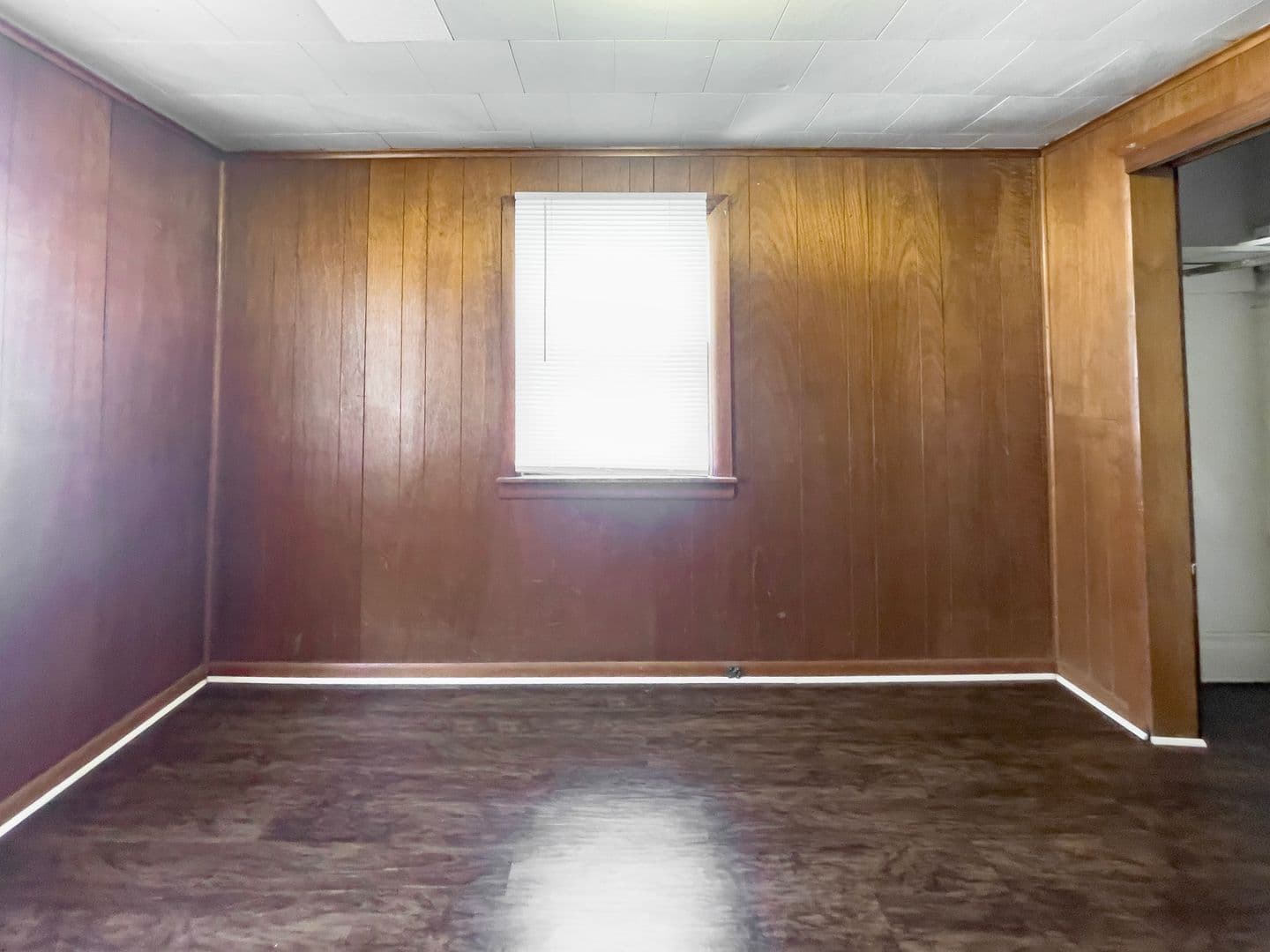 Muncie Apartment: 824 W University Ave.