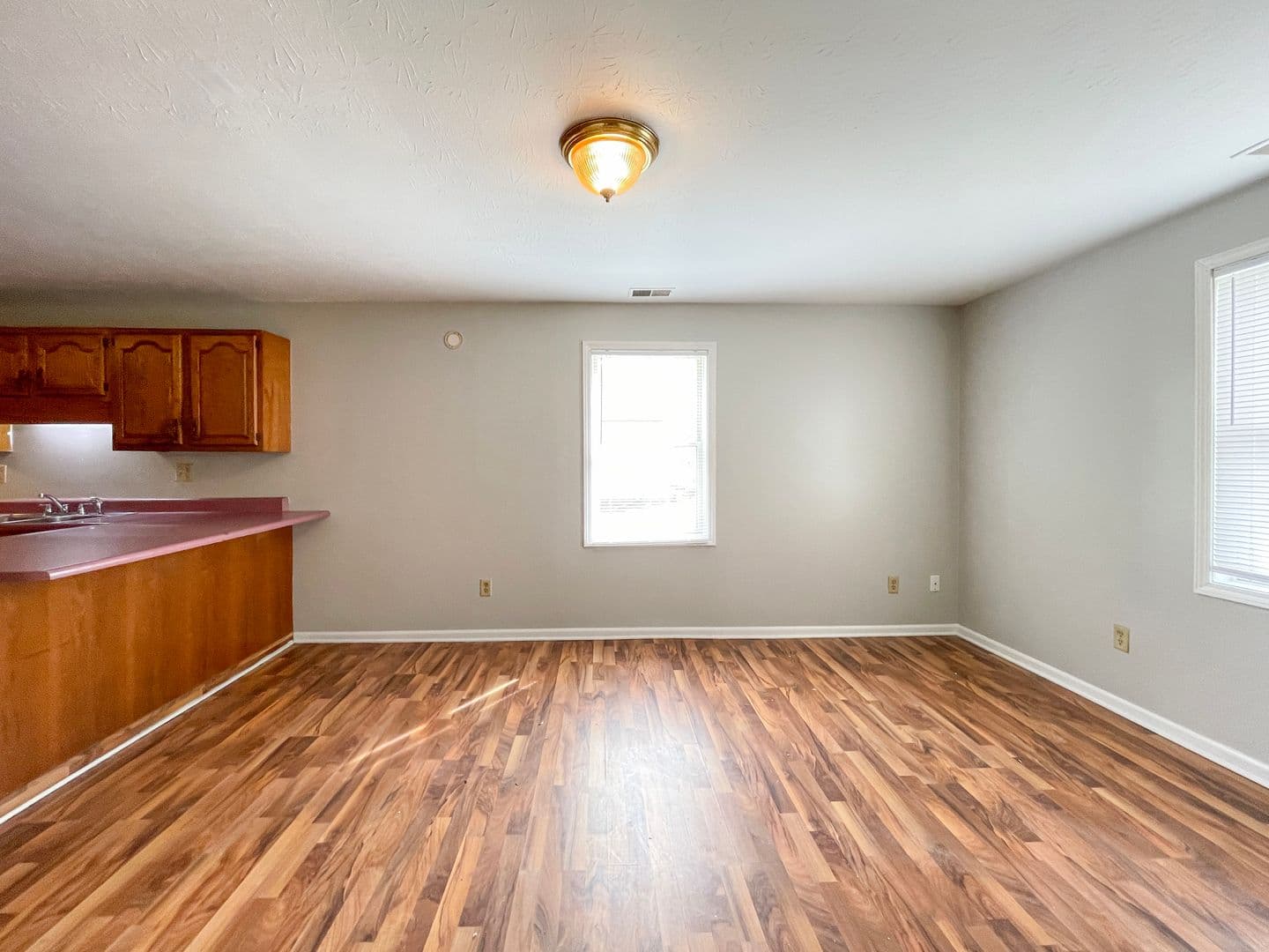Muncie Apartment: 114 E 8th St