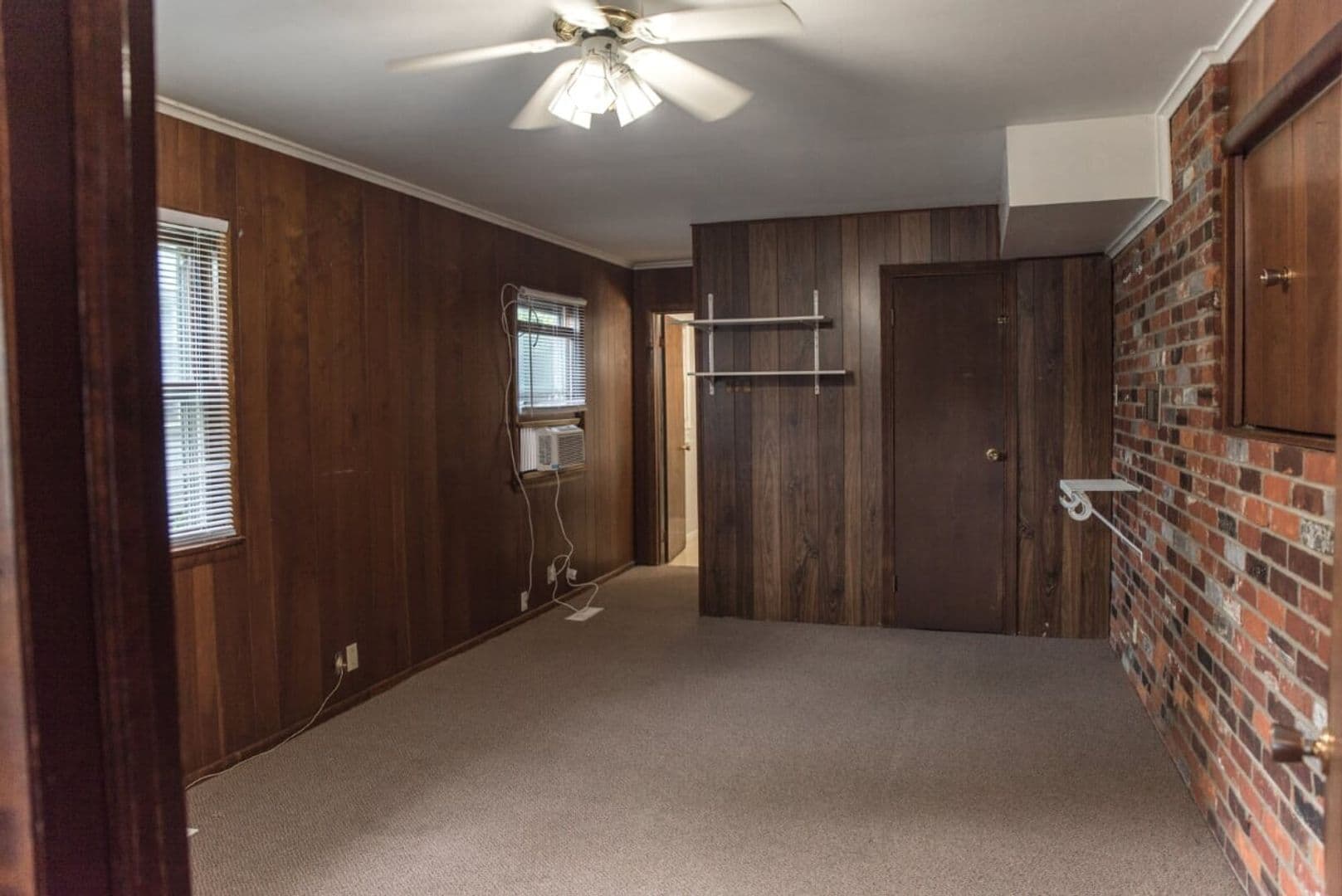 Muncie Apartment: 824 W Wayne St.
