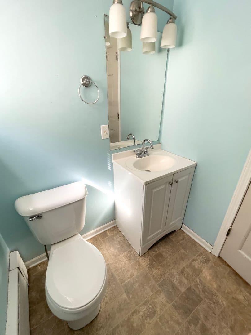 Muncie Apartment: 210 S Nichols Ave.