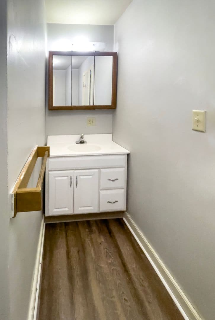 Muncie Apartment: 815 W University Ave