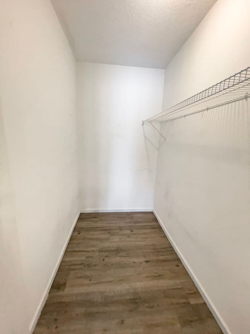 Muncie Apartment: 1001 W Wayne Street #102